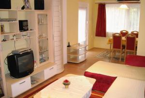 Televízia a/alebo spoločenská miestnosť v ubytovaní Apartments with a parking space Jadranovo, Crikvenica - 5285