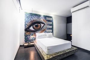 Postel nebo postele na pokoji v ubytování Graffity Hotel Med
