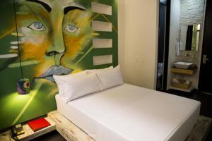 Postel nebo postele na pokoji v ubytování Graffity Hotel Med