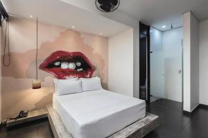 Postel nebo postele na pokoji v ubytování Graffity Hotel Med