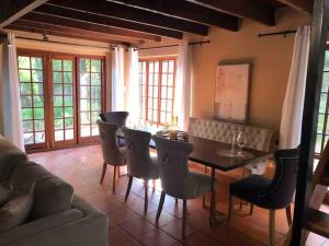 Posezení v ubytování Airbnb at Bailyes