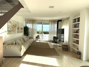 Posezení v ubytování Casa Del Mar, piscina privada frente al mar