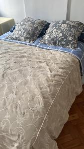 Postel nebo postele na pokoji v ubytování Leme com vista Para o Mar