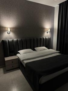Lux Plaza客房内的一张或多张床位