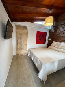 a bedroom with a bed with a red painting on the wall at La comarca 1 in Villa Gesell