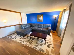Posezení v ubytování Updated duplex near Gonzaga and Downtown Spokane