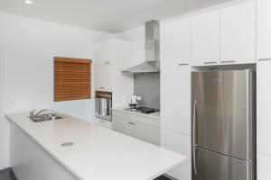 Kuchyň nebo kuchyňský kout v ubytování Modern Apartment in Gisborne CBD