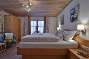 a bedroom with a large bed and a window at Gästehaus Alexandra in Ramsau