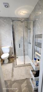 Ένα μπάνιο στο Room from Home, Private Ensuite Spacious Room