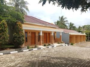 a house with a brick exterior at SETYA HOMESTAY TANJUNG LESUNG in Tanjung Lesung