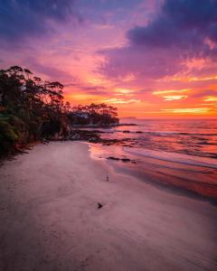 Φωτογραφία από το άλμπουμ του Denhams Beach side holiday apartment στο Μπέιτμανς Μπέι