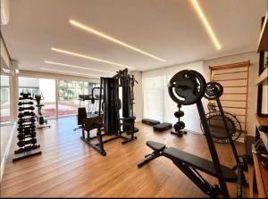 a gym with lots of equipment in a room at Apartamento alto padrão in Xangri-lá