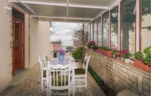 Αίθριο ή υπαίθριος χώρος στο 3 Bedroom Beautiful Apartment In Senj +17 φωτογραφίες