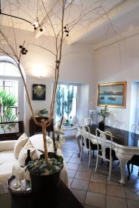 a living room with a table and a dining room at B&B Casa Ruffino in Balestrate