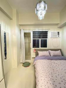 Voodi või voodid majutusasutuse Resort Condo with Balcony in Lapu-lapu toas