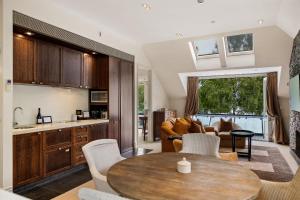 Fotografie z fotogalerie ubytování Ben Lomond 1 Top Floor Lakeshore Apartment v destinaci Queenstown + 18 fotografií