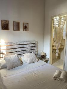 Postel nebo postele na pokoji v ubytování Vila Oia 200 m da praia
