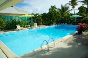 La alberca dentro o cerca de Hotel Cap Sud Caraibes 34 fotos más