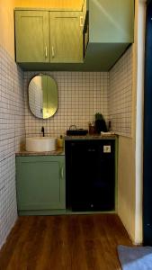 Η κουζίνα ή μικρή κουζίνα στο Vibo Studio Seminyak +85 φωτογραφίες