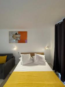 Ένα ή περισσότερα κρεβάτια σε δωμάτιο στο Appartement charmant au Diamant 30 m² avec vue mer