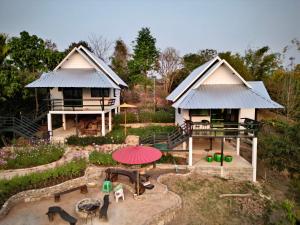 Aed väljaspool majutusasutust Mont Lan Chang Homestay 1 +67 fotot