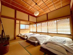 Postel nebo postele na pokoji v ubytování Japanese Traditional Inn Kamakura Rakuan