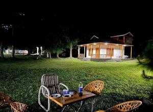 a table and chairs in front of a house at Wooden Attic cottage in Pori