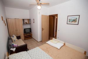 Säng eller sängar i ett rum på Apartment Rakić Pomer