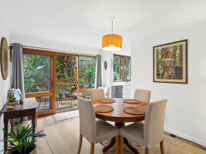 a dining room with a table and chairs at Scandi Retreat - Central Kiama in Kiama
