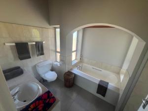 Koupelna v ubytování Leisure Escape Cottage - Knysna + 39 fotografií