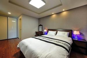 En eller flere senge i et værelse på 거제 아쿠아리우스 + 28 billeder