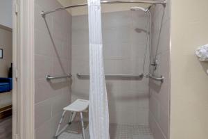 Koupelna v ubytování Comfort Suites