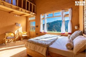 Postel nebo postele na pokoji v ubytování StayVista at Jillmora Heights- BBQ & Bonfire + 12 fotografií