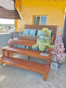 A seating area at 宿室唷