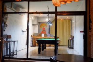 Biliár nebo kulečník v ubytování Poppy hostel
