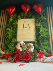 a display with roses and two pretzels and a sign at La Love - Love room Marseille in Marseille