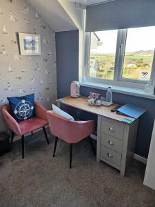Ruang duduk di Four Winds B&B StDavids