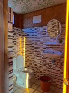 a bathroom with a toilet and a sink at Rakkhao Inthanon homestay LoveInthanon in Ban Yang Di Pha Mop