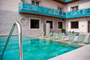 Bazén v ubytování Sant Jordi Boutique Hotel nebo v jeho okolí