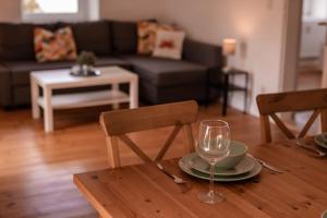 a table with a wine glass on top of it at Apartment 28 - Parkplatz in Coburg