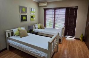 Ένα ή περισσότερα κρεβάτια σε δωμάτιο στο Pecanwood Estate Dream views 4 bedroom Villa with pool +55 φωτογραφίες