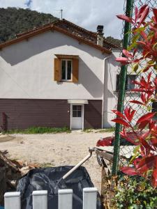 a house with a window and a fence at Gite bord riviere volane in Vals-les-Bains