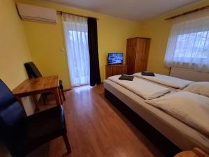 Posteľ alebo postele v izbe v ubytovaní Ilona Apartmanház