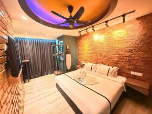 Postel nebo postele na pokoji v ubytování Smile Hotel Seri Kembangan