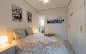 Un dormitorio con una cama y dos cuadros en la pared. en 3 Bedroom Lovely Home In Ciudad Quesada, en Ciudad Quesada