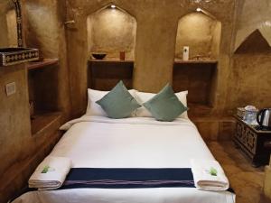 Letto o letti in una camera di Bait Al Aqr