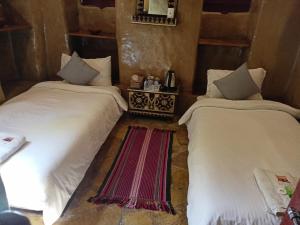 Letto o letti in una camera di Bait Al Aqr