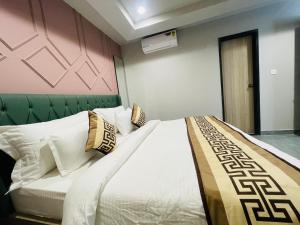 Krishna Resort Pushkar客房内的一张或多张床位