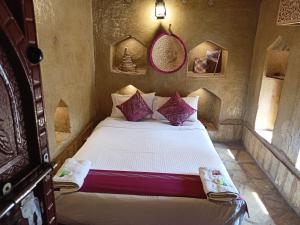 Letto o letti in una camera di Bait Al Aqr