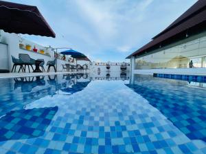 Krishna Resort Pushkar内部或周边的泳池